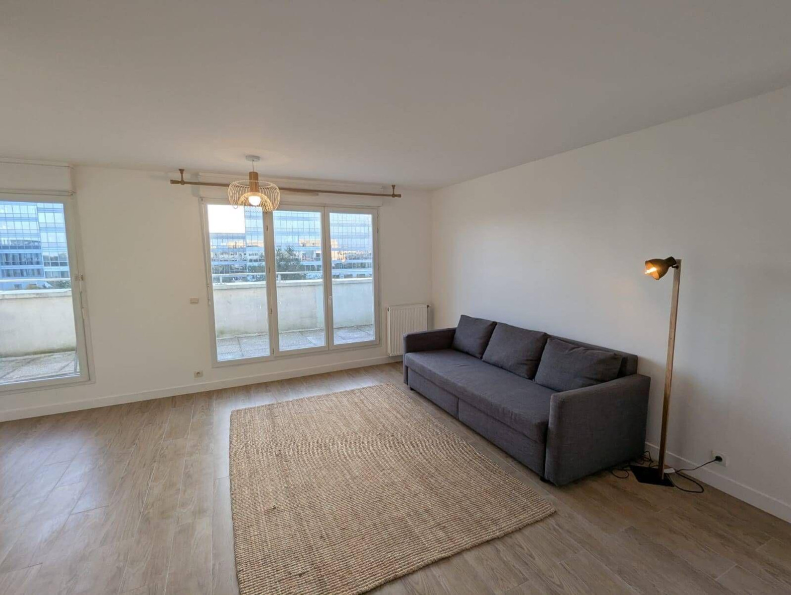 
                                                Location
                                                 Grand T2 refait à neuf de 52m² avec Terrasse