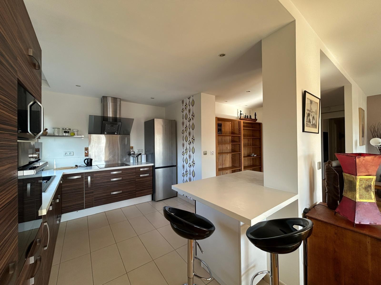 
                                                Location
                                                 Grand T3/4 lumineux, calme meublé à louer