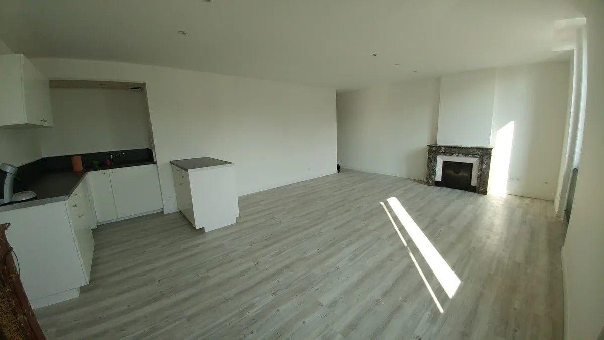 
                                                Location
                                                 Grand T3 40m² près de la place Jacquard