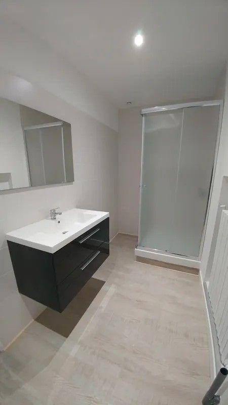 
                                                Location
                                                 Grand T3 40m² près de la place Jacquard