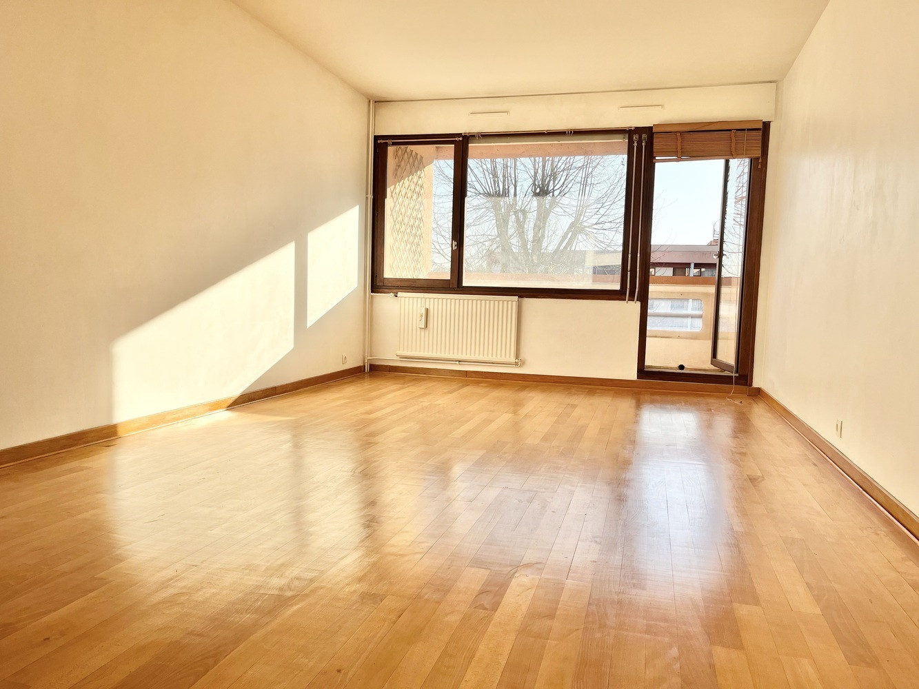 
                                                Location
                                                 Grand T3 de 77 m² parking & balcon Guyancourt