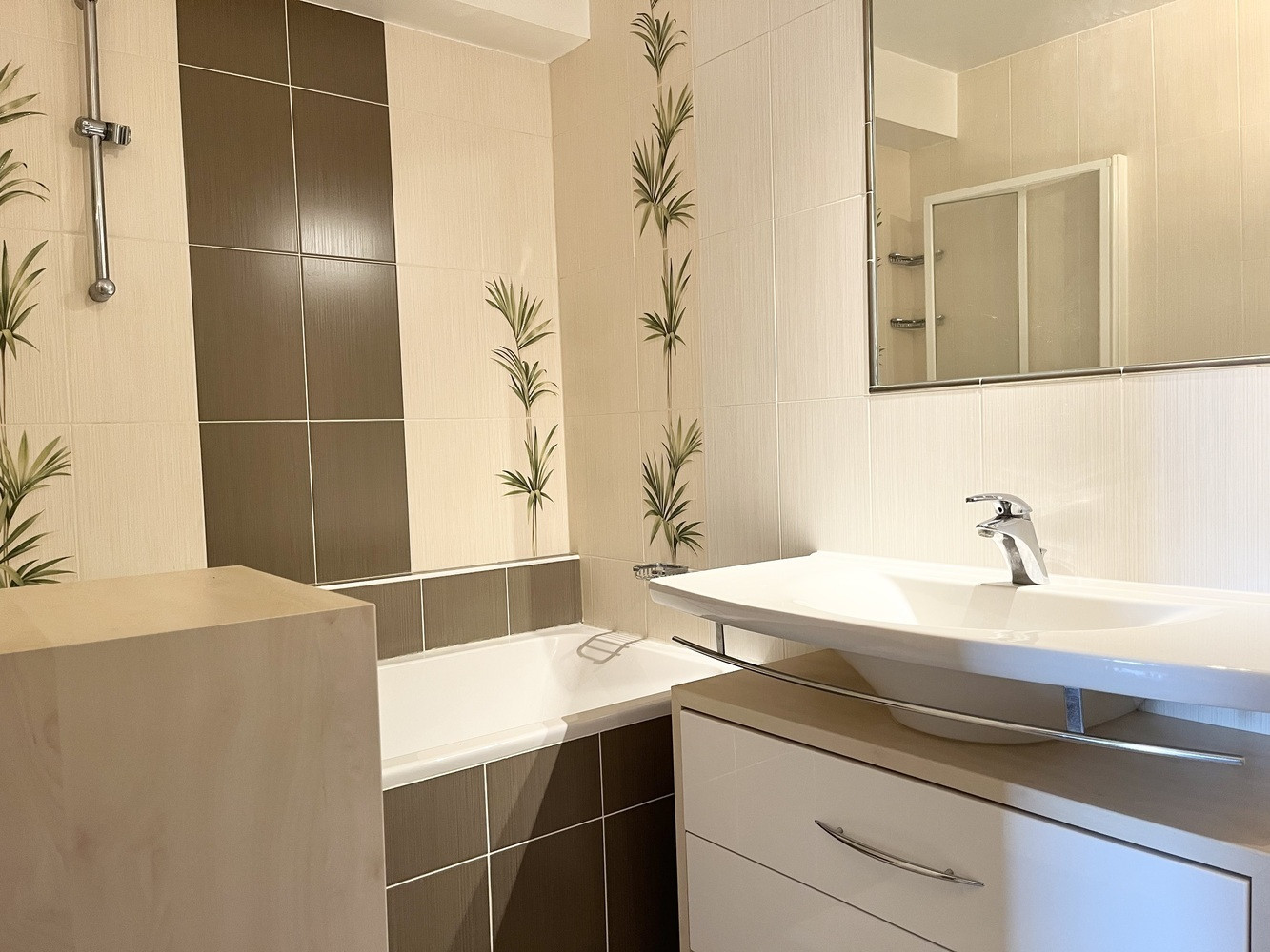 
                                                Location
                                                 Grand T3 de 77 m² parking & balcon Guyancourt