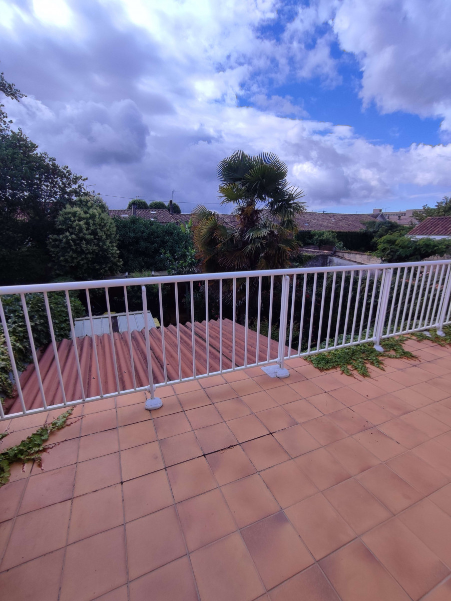 
                                                Location
                                                 Grand T3 Libourne avec Terrasse