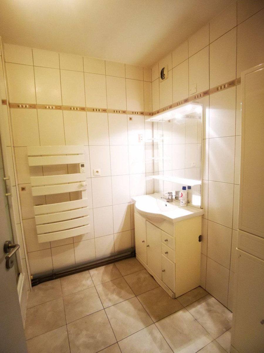 
                                                Location
                                                 Grand T3 moderne et bien aménagé, quartier St Leon