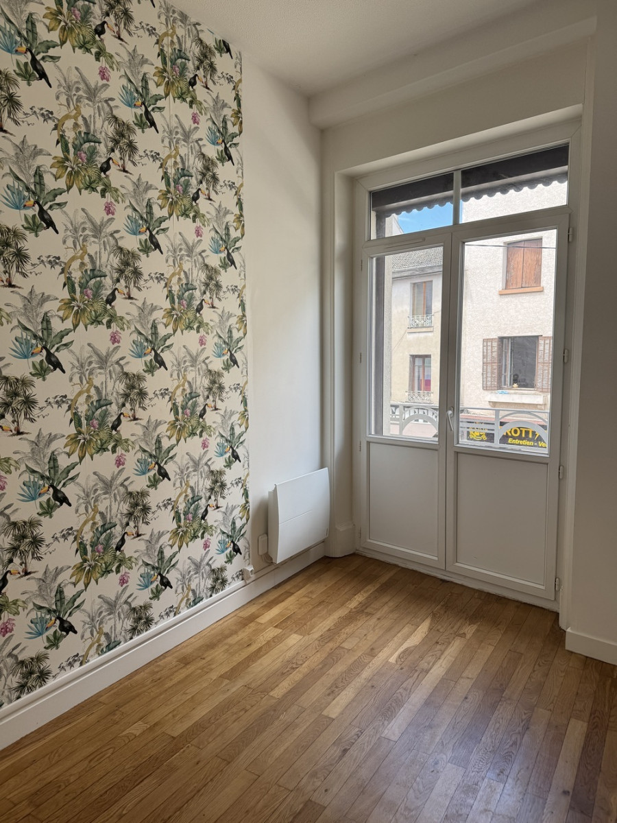 
                                                Location
                                                 Grand T4 de 88 m² - 3 chambres – Saint-Fons