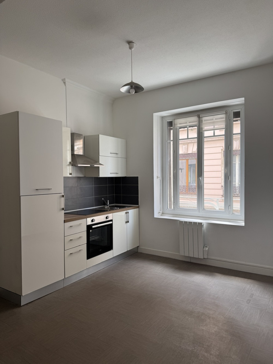 
                                                Location
                                                 Grand T4 de 88 m² - 3 chambres – Saint-Fons