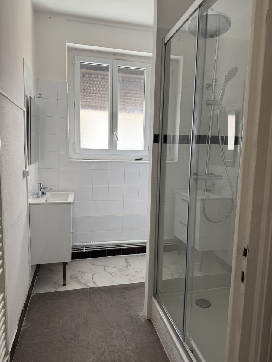 
                                                Location
                                                 Grand T4 de 88 m² - 3 chambres – Saint-Fons