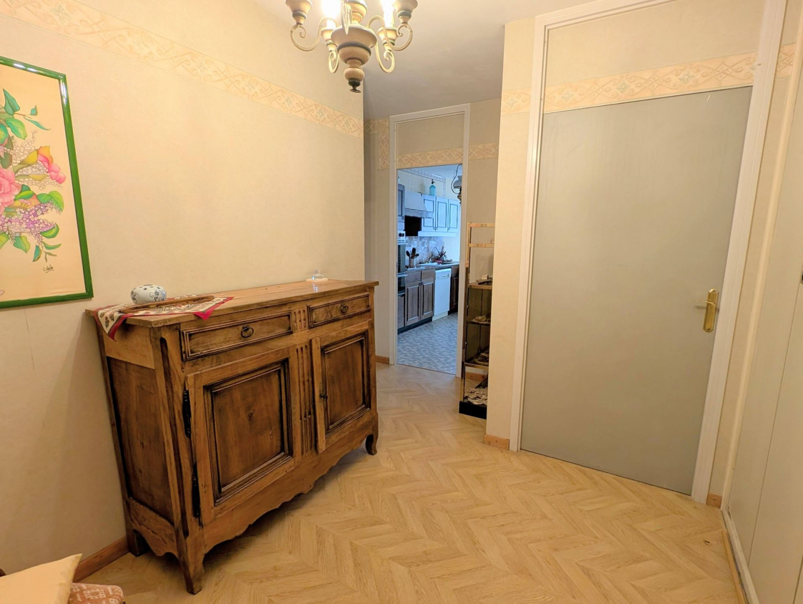 
                                                Vente
                                                 Grand T5 lumineux avec vue dégagée – Résidence privée, clôturée à Lyon 8.