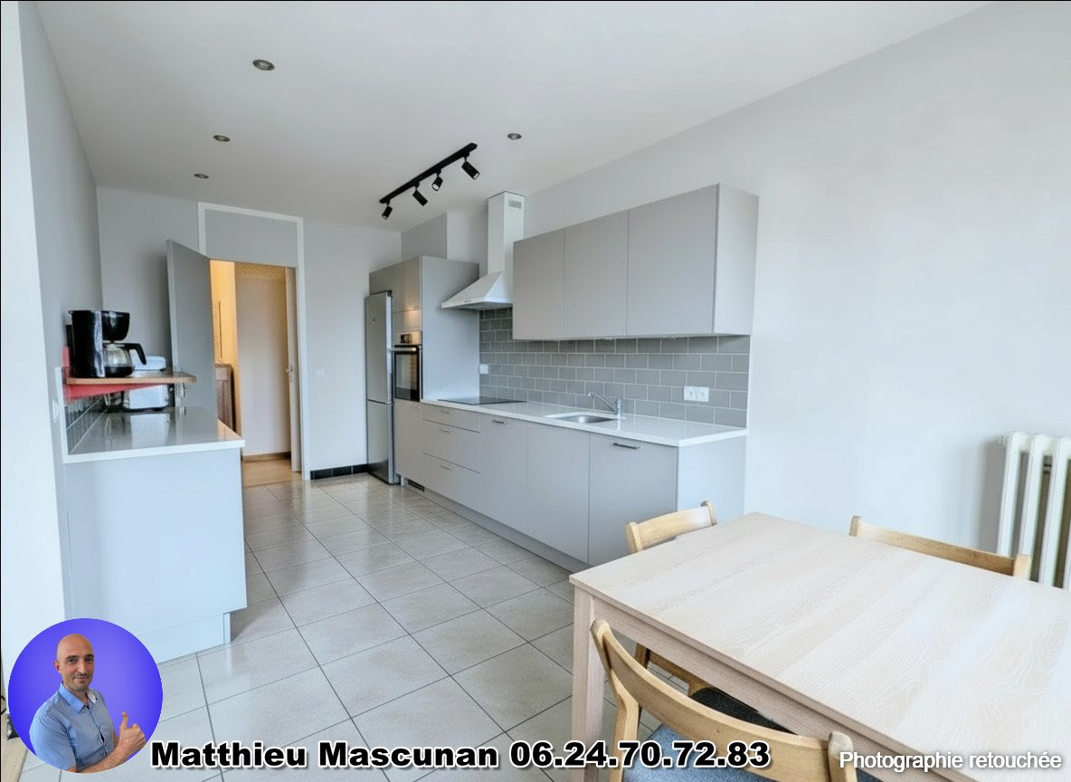 
                                                Vente
                                                 Grand T5 lumineux avec vue dégagée – Résidence privée, clôturée à Lyon 8.