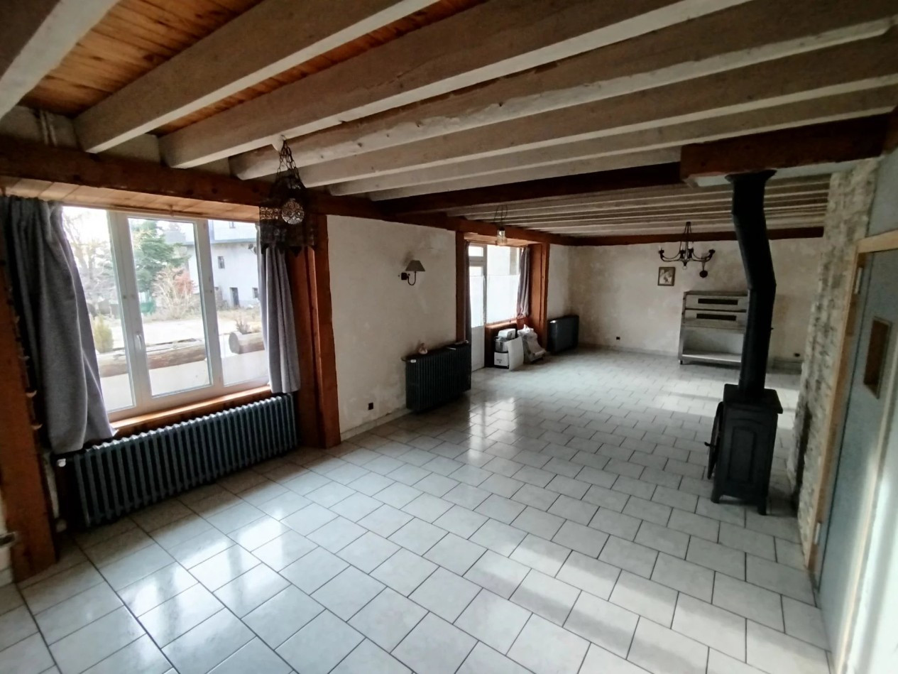 
                                                Vente
                                                 Grande bâtisse, commerce et habitation