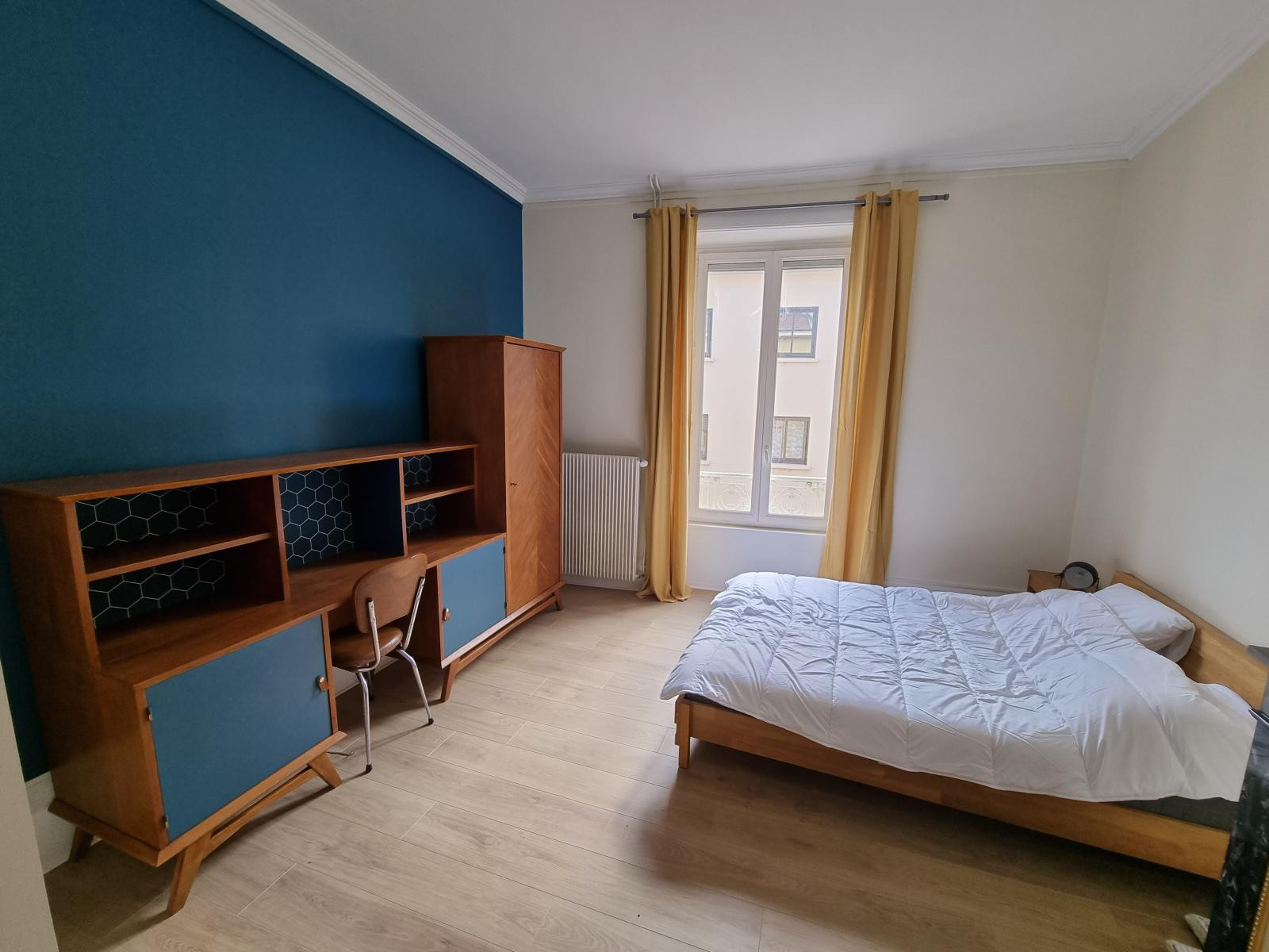 
                                                Colocation
                                                 Grande chambre 20m² avec salle de bain privée
