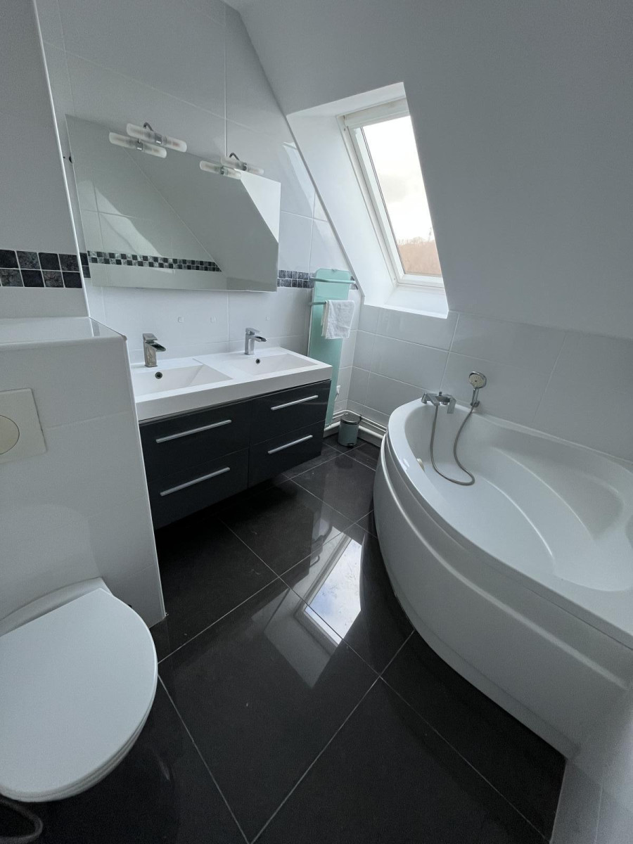 
                                                Colocation
                                                 Grande chambre 22m2 - Place St Jean