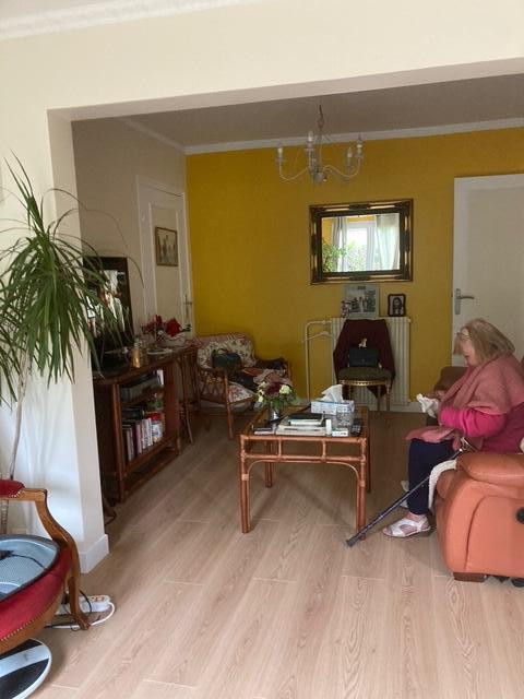 
                                                Colocation
                                                 Grande chambre dans une maison  ensoleillée