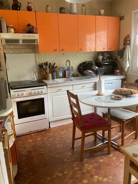 
                                                Colocation
                                                 Grande chambre dans une maison  ensoleillée