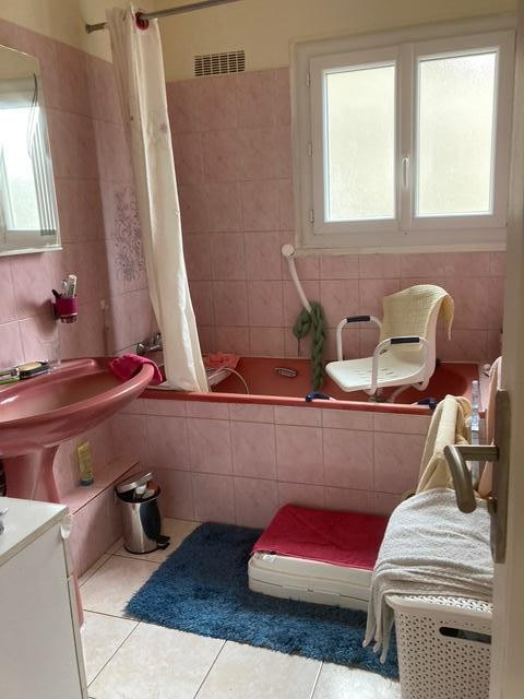 
                                                Colocation
                                                 Grande chambre dans une maison  ensoleillée