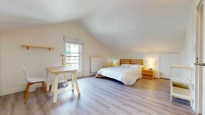 
                                                Colocation
                                                 Grande chambre en colocation 16m2