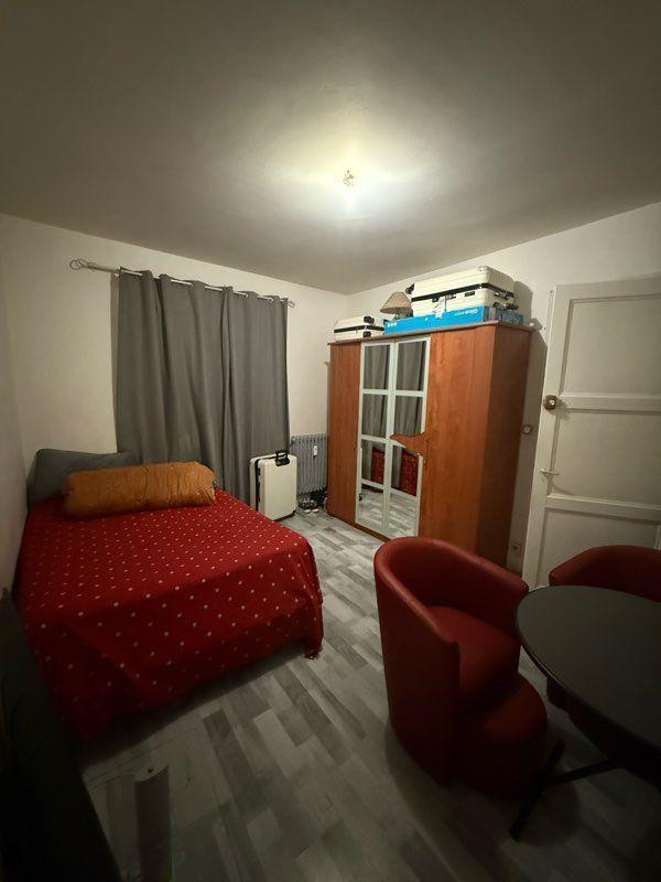 
                                                Colocation
                                                 Grande chambre en location meublée 18m²