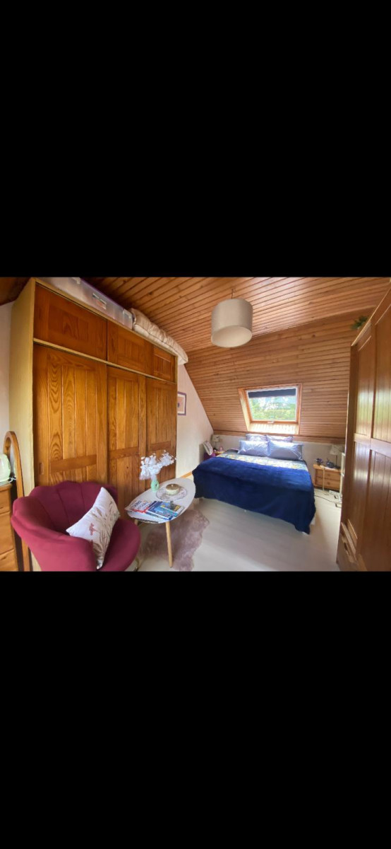 
                                                Colocation
                                                 Grande chambre meublée au calme
