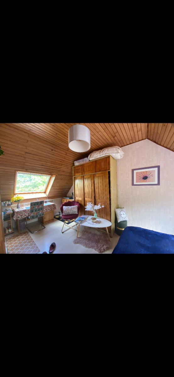 
                                                Colocation
                                                 Grande chambre meublée au calme