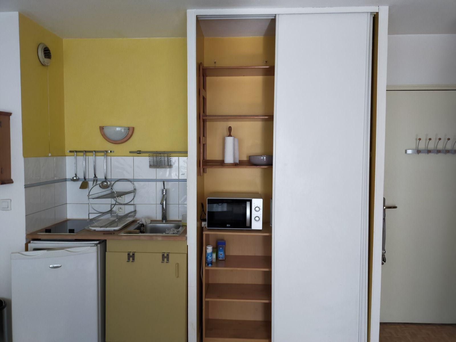 
                                                Colocation
                                                 Grande chambre spacieuse au calme