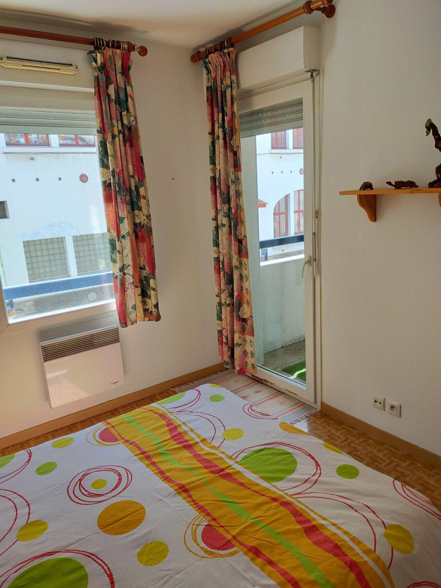 
                                                Colocation
                                                 Grande chambre spacieuse au calme