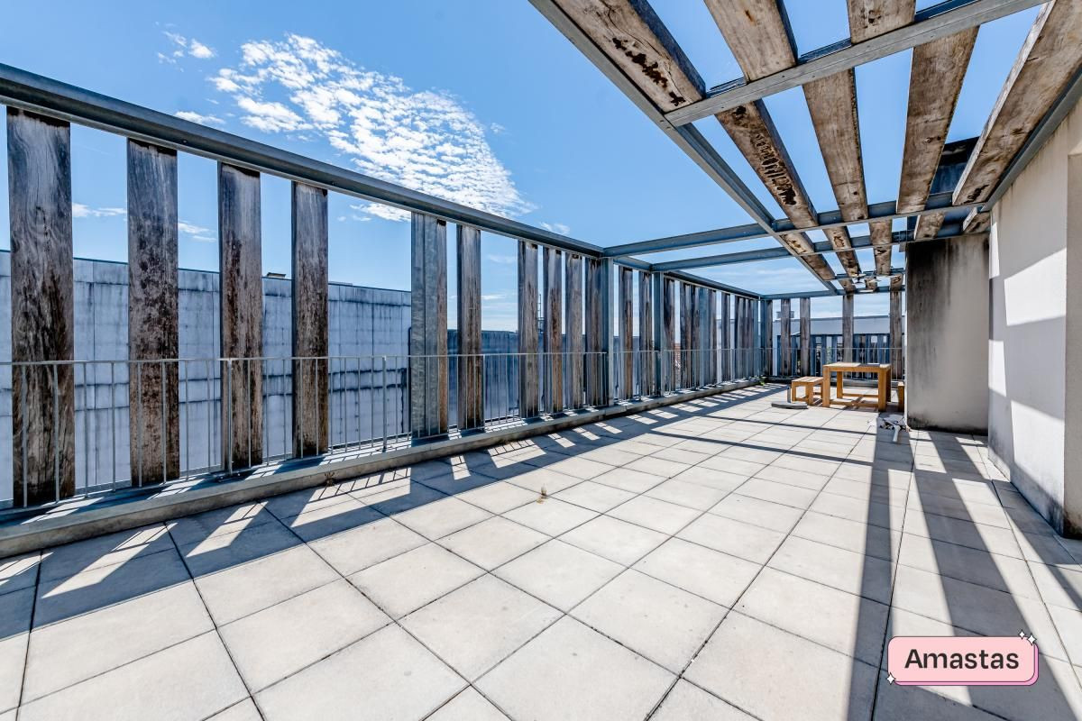 
                                                Colocation
                                                 Grande colocation avec terrasse Cité du Vin