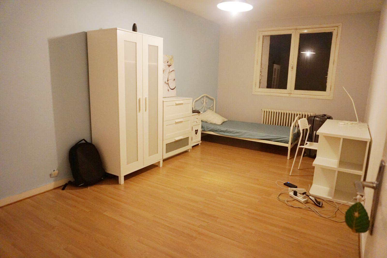 
                                                Location
                                                 Grande maison 6 chambre avec un grand jardin