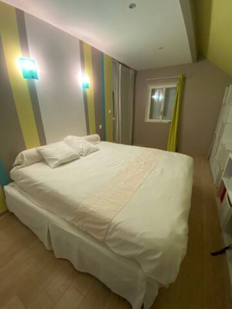 
                                                Location
                                                 Grande maison au calme (loyer tout inclus)