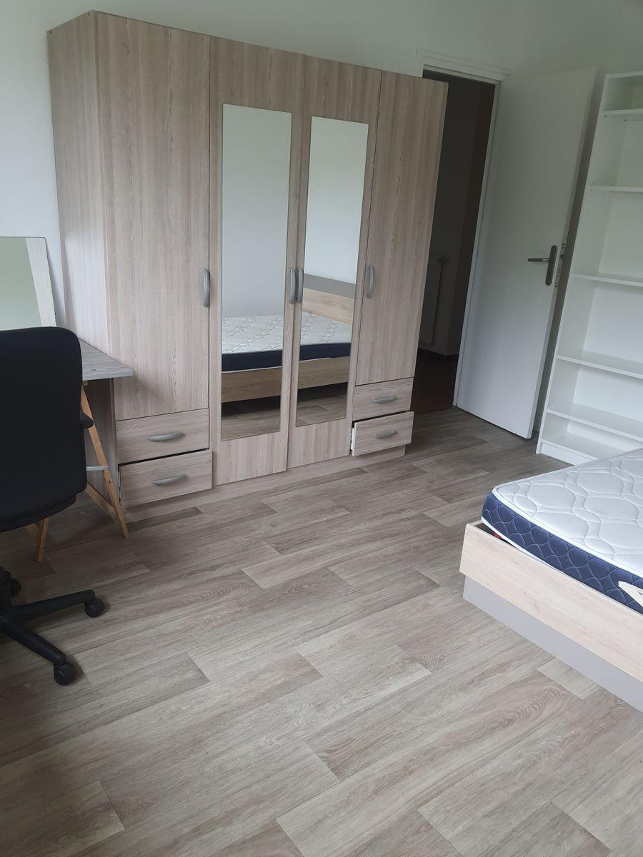
                                                Colocation
                                                 Grande maison claire et bien entretenue