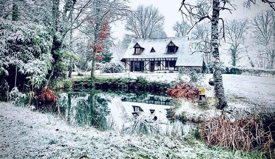 
                                                Location
                                                 Grande MAISON  dans PARC - hameau très calme.