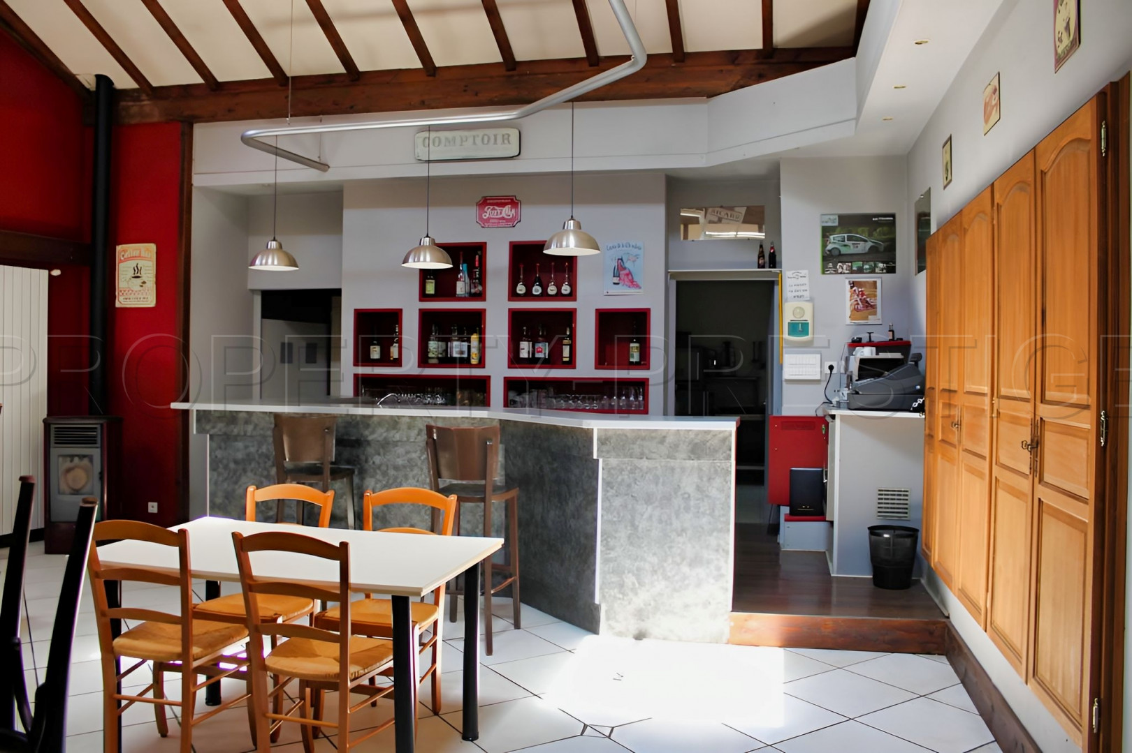 
                                                Vente
                                                 Grande Maison de 310 m² au Cœur d'un Village Proche de Thiers (63)