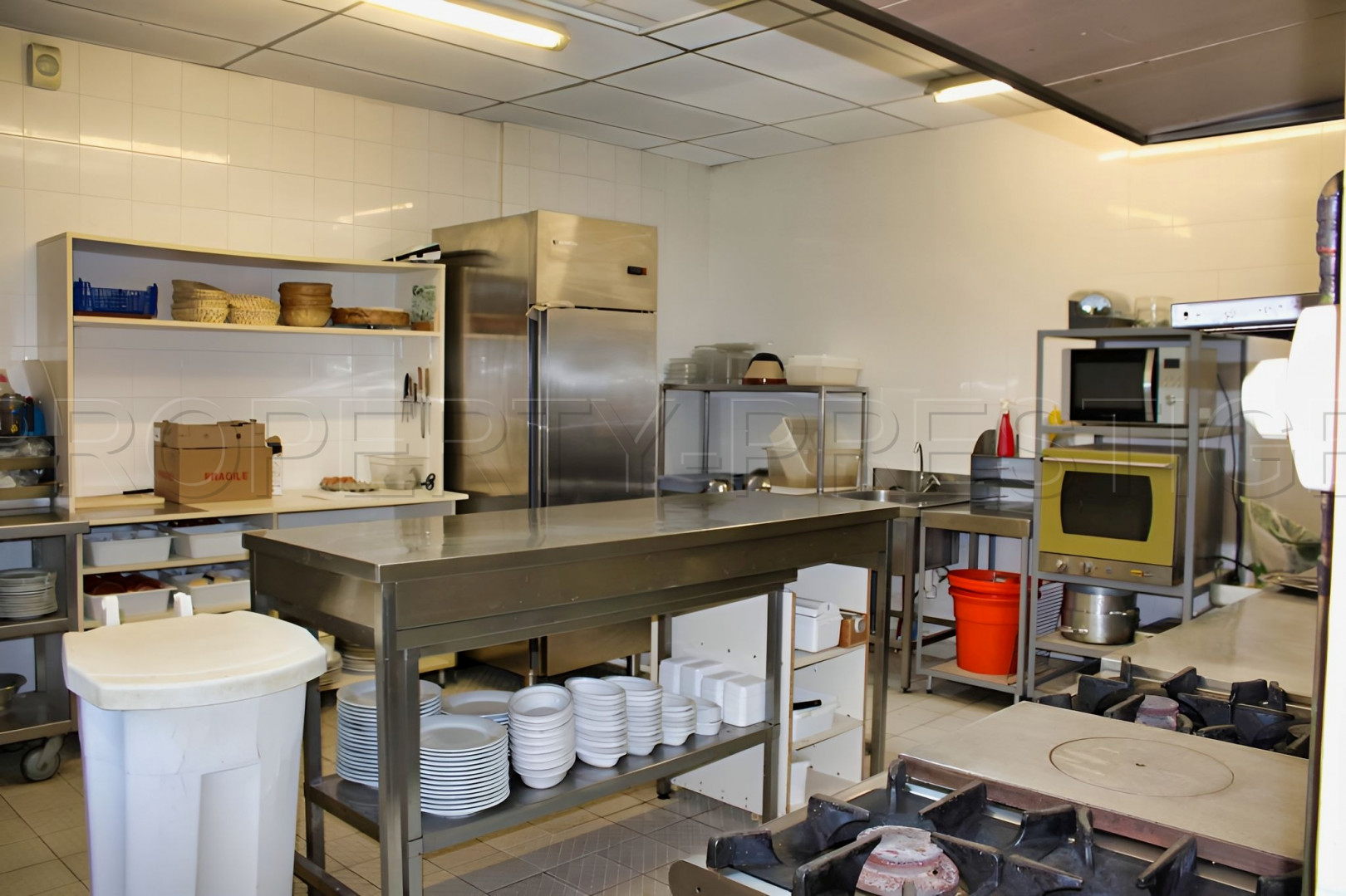 
                                                Vente
                                                 Grande Maison de 310 m² au Cœur d'un Village Proche de Thiers (63)