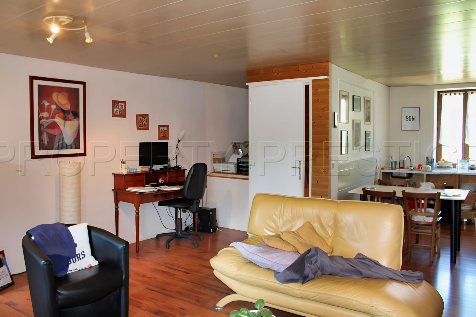 
                                                Vente
                                                 Grande Maison de 310 m² au Cœur d'un Village Proche de Thiers (63)