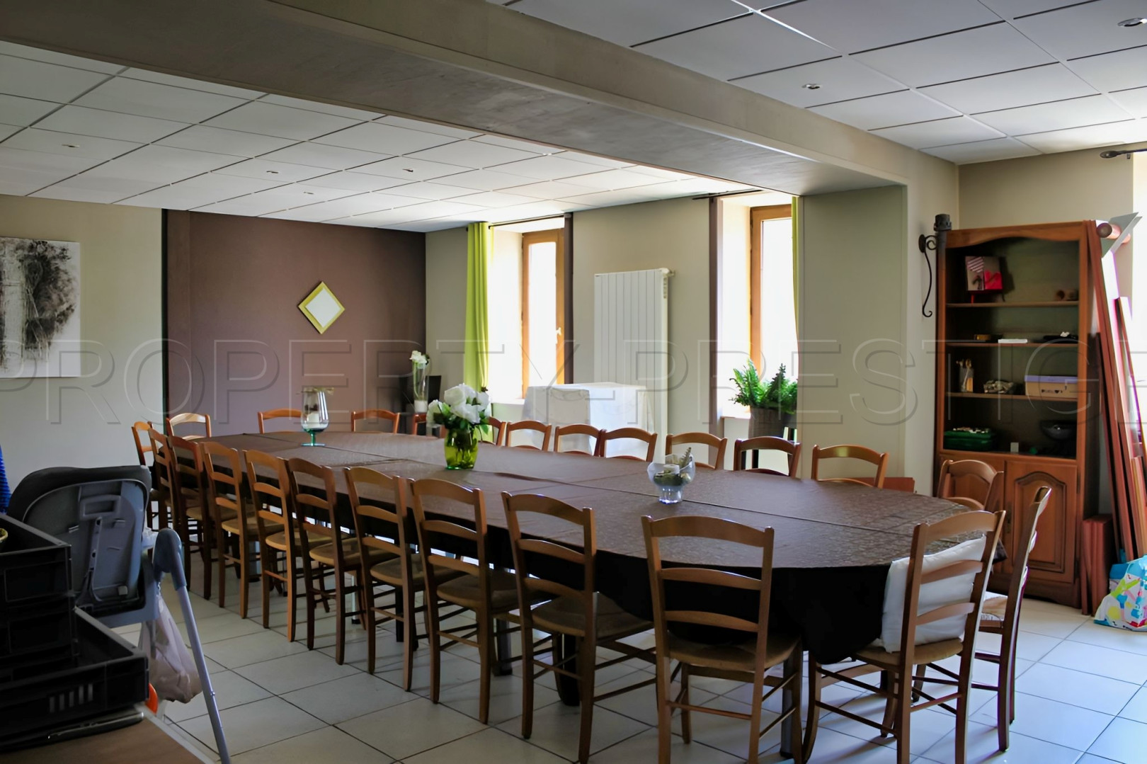 
                                                Vente
                                                 Grande Maison de 310 m² au Cœur d'un Village Proche de Thiers (63)