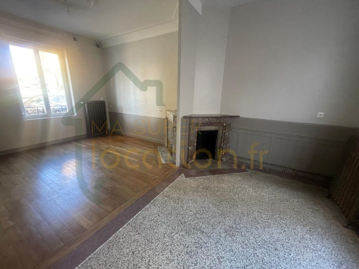 
                                                Location
                                                 Grande maison de 90m2 situé en CENTRE-VILLE de Saint-Quentin