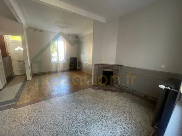 
                                                Location
                                                 Grande maison de 90m2 situé en CENTRE-VILLE de Saint-Quentin