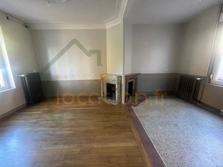 
                                                Location
                                                 Grande maison de 90m2 situé en CENTRE-VILLE de Saint-Quentin