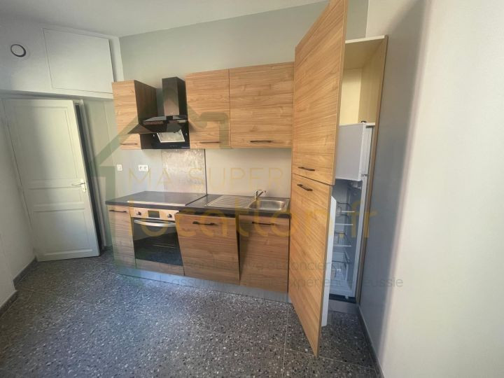 
                                                Location
                                                 Grande maison de 90m2 situé en CENTRE-VILLE de Saint-Quentin