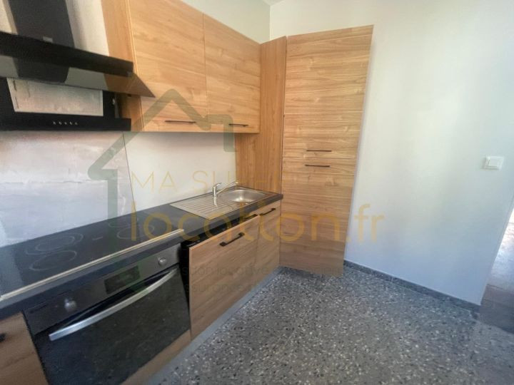 
                                                Location
                                                 Grande maison de 90m2 situé en CENTRE-VILLE de Saint-Quentin