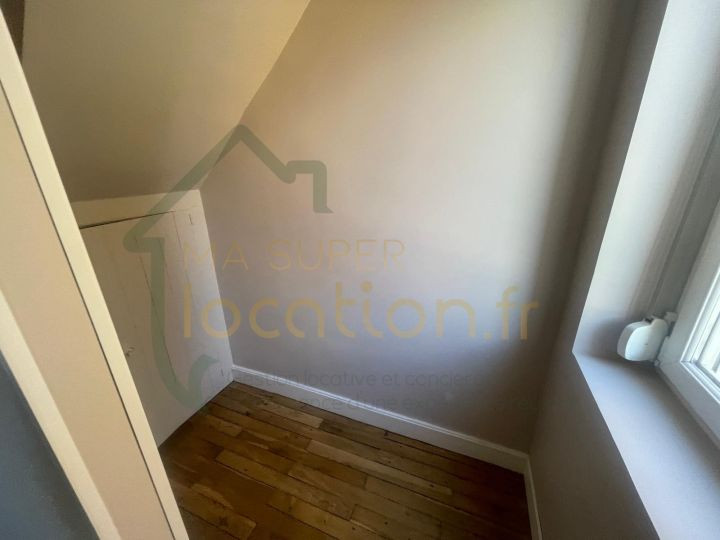 
                                                Location
                                                 Grande maison de 90m2 situé en CENTRE-VILLE de Saint-Quentin