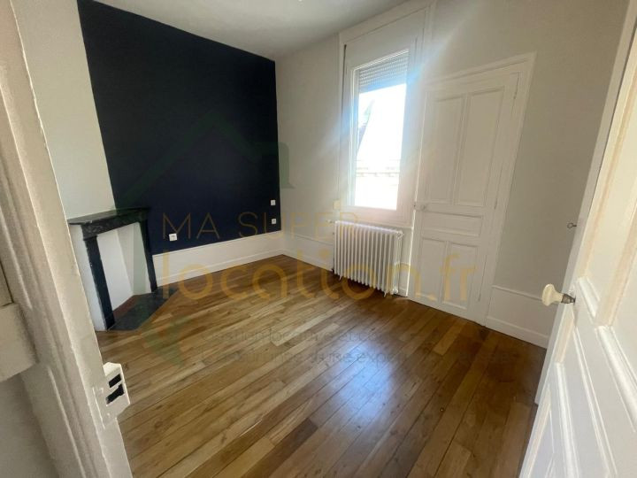 
                                                Location
                                                 Grande maison de 90m2 situé en CENTRE-VILLE de Saint-Quentin