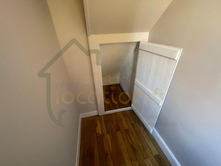 
                                                Location
                                                 Grande maison de 90m2 situé en CENTRE-VILLE de Saint-Quentin