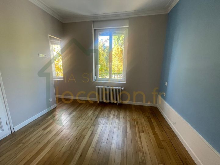 
                                                Location
                                                 Grande maison de 90m2 situé en CENTRE-VILLE de Saint-Quentin