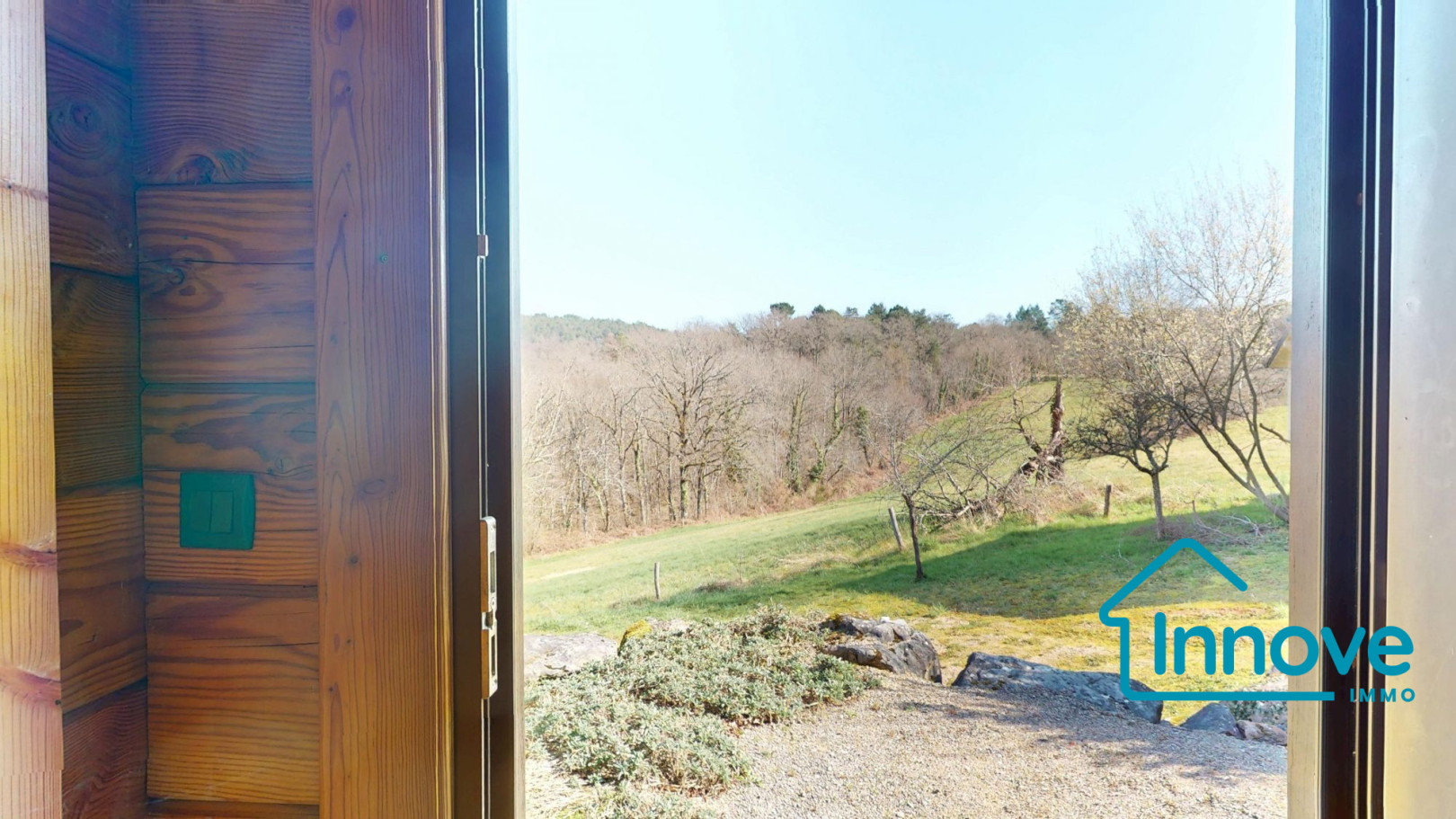 
                                                Vente
                                                 Grande maison en bois proche de la vallée de la Dordogne