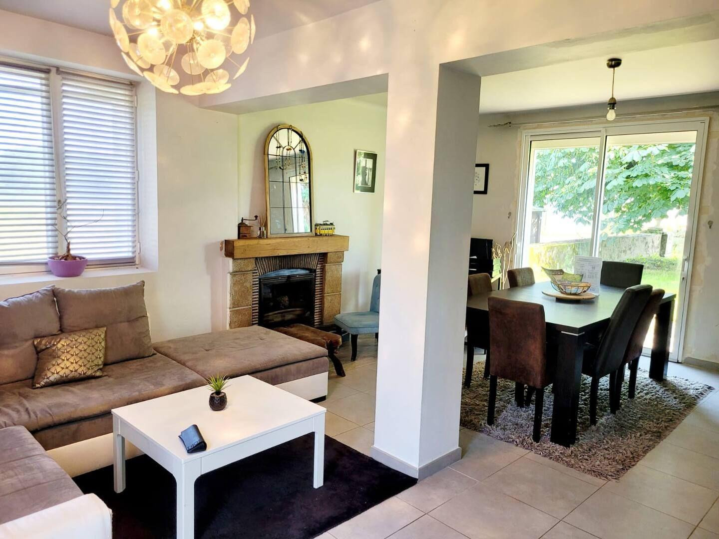 
                                                Location
                                                 Grande maison familiale