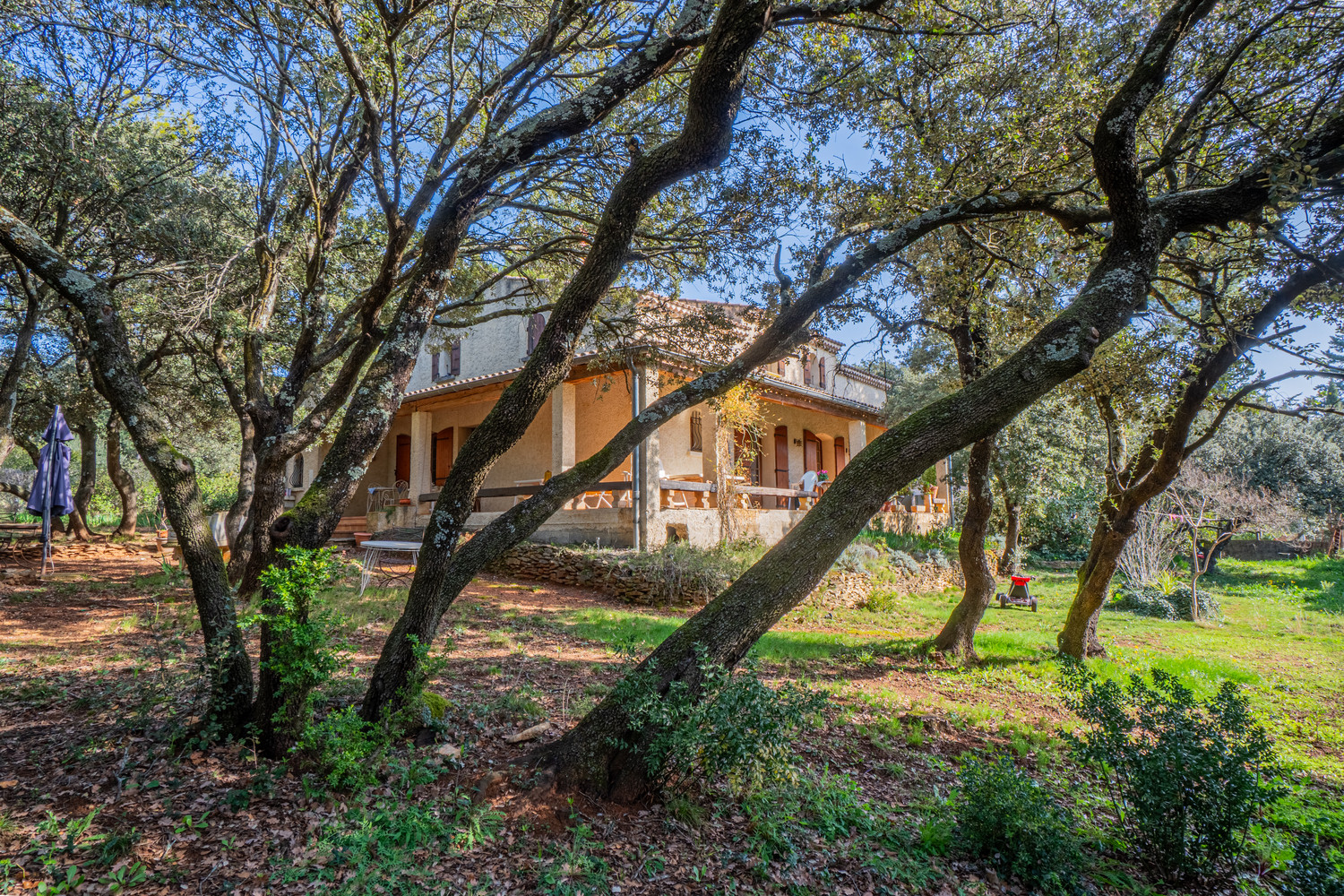 
                                                Vente
                                                 Grande maison familiale à Uchaux