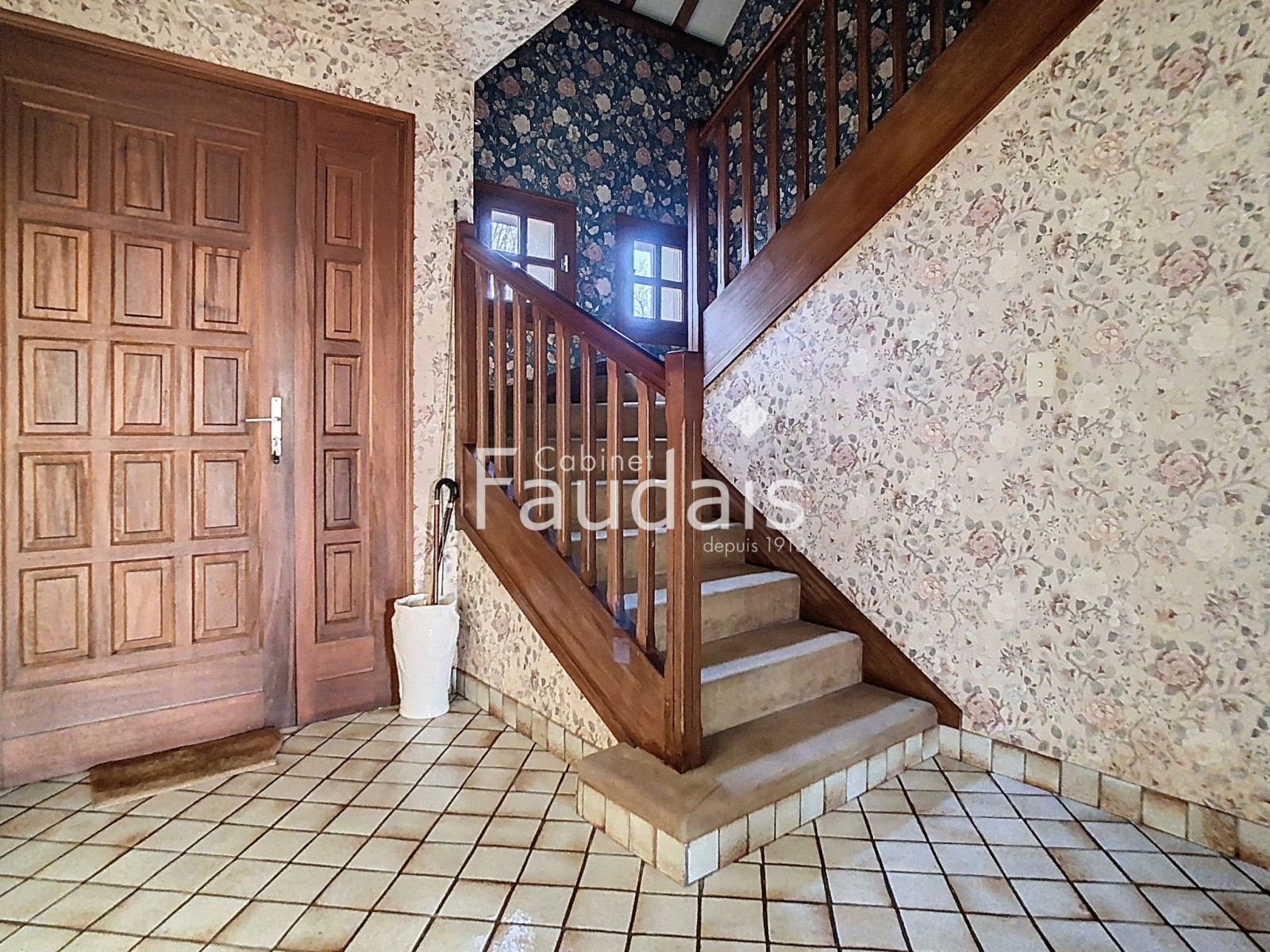 
                                                Vente
                                                 GRANDE MAISON FAMILIALE AVEC SOUS-SOL ET VIE DE PLAIN-PIED