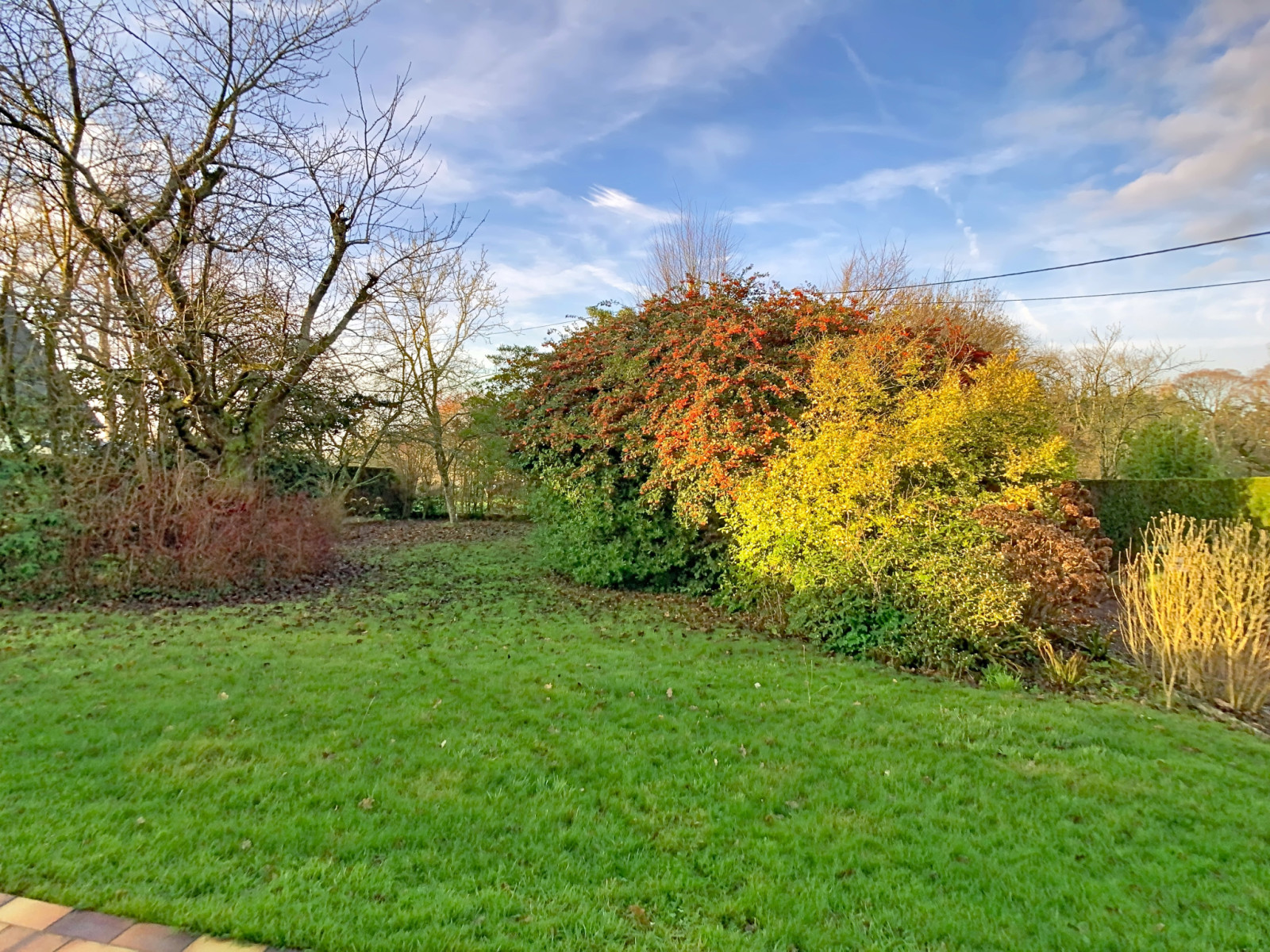 
                                                Vente
                                                 GRANDE MAISON FAMILIALE AVEC SOUS-SOL ET VIE DE PLAIN-PIED