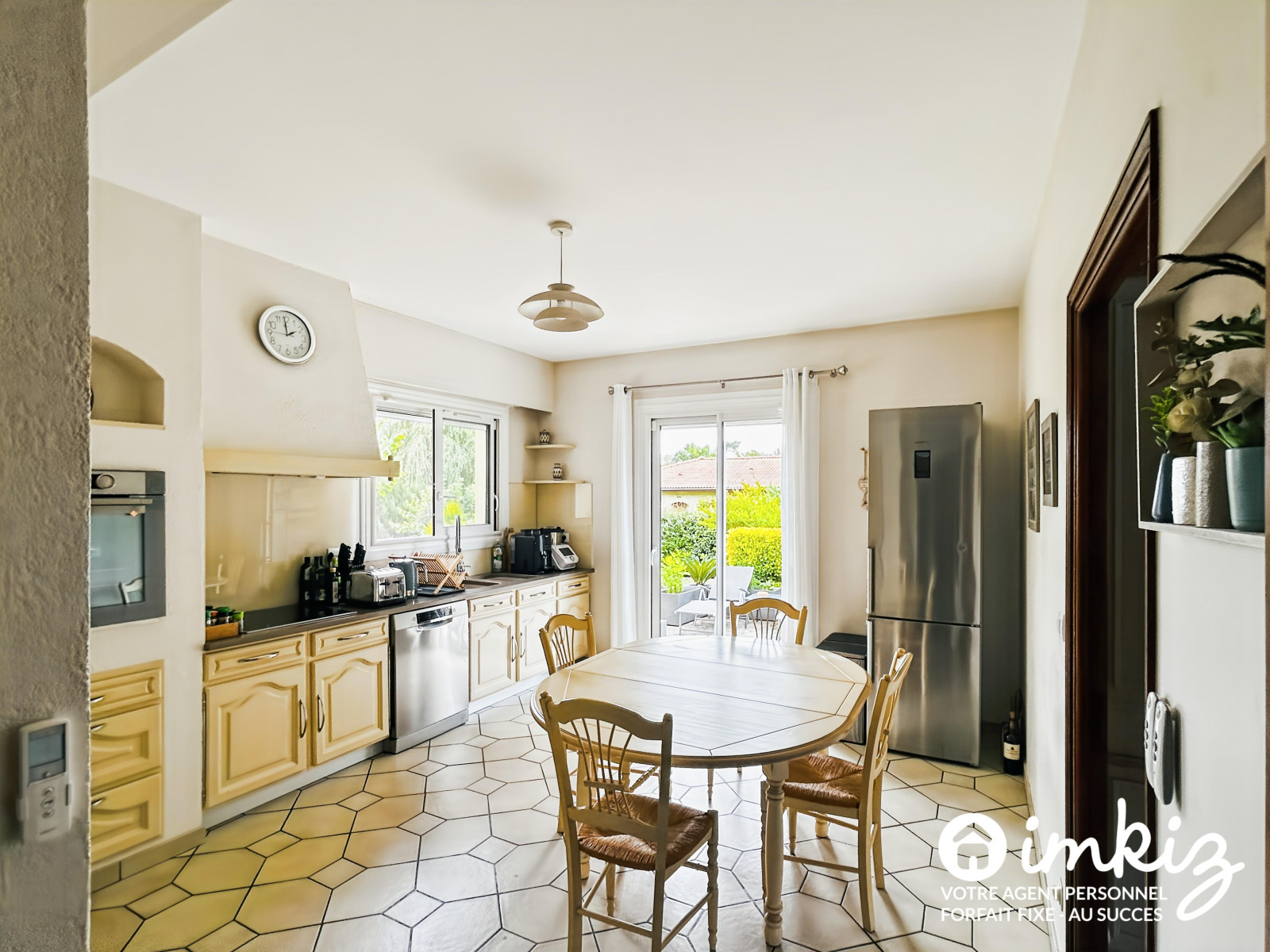 
                                                Vente
                                                 Grande maison  familiale idéalement située