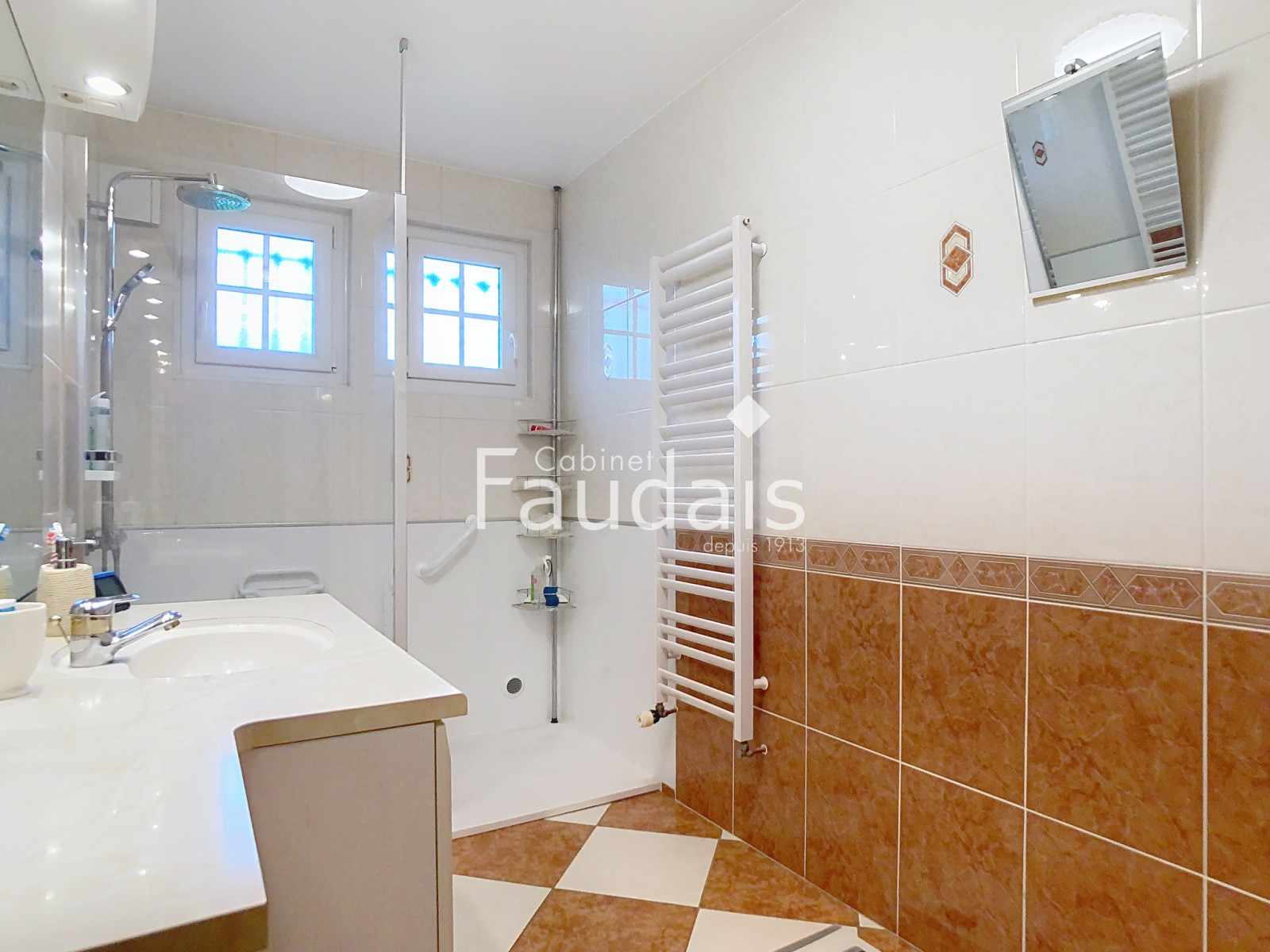 
                                                Vente
                                                 GRANDE MAISON FAMILIALE LUMINEUSE 6 CHAMBRES